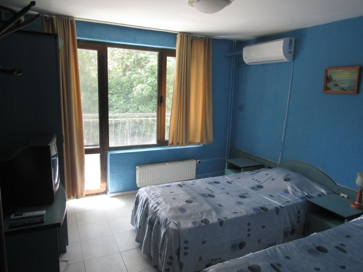 Hostel Papagal Warna Exterior foto