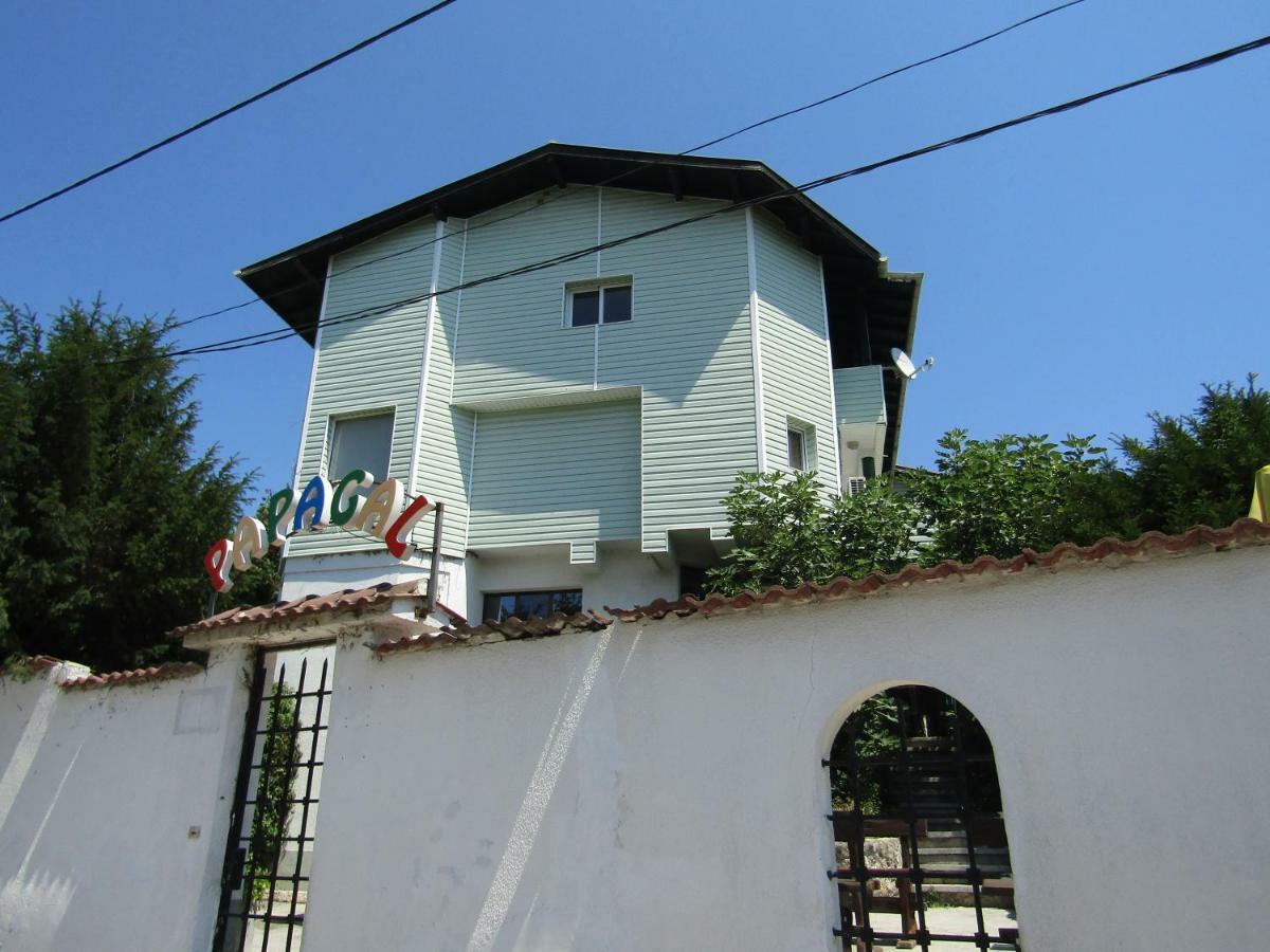 Hostel Papagal Warna Exterior foto