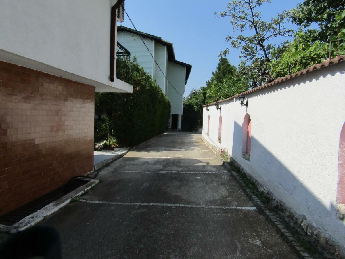 Hostel Papagal Warna Exterior foto